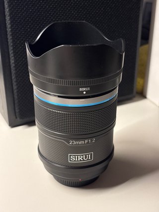 Objetivo Sirui Sniper 23mm F1.2 para Fuji X