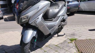 Kymco Maxi Scooter Automática Gris