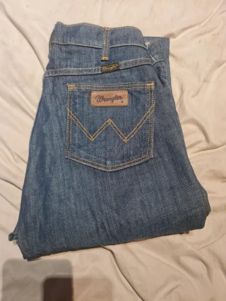 Pantalón Wrangler pata ancha