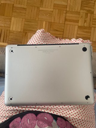 MacBook Pro 12 2012 solo enchufado/hasta el SABADO
