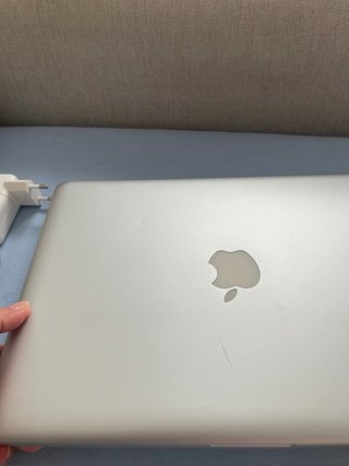 MacBook Pro 12 2012 solo enchufado/hasta el SABADO