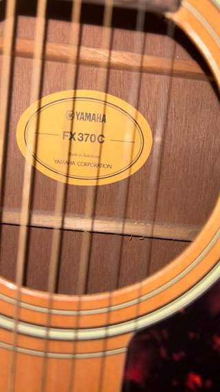 Guitarra Yamaha modelo FX370C