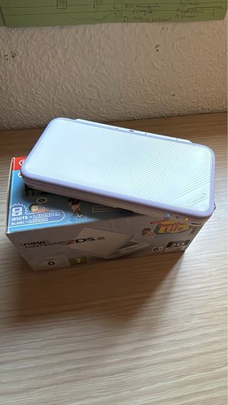 Nintendo New 2DS XL Tomodachi Life Lavanda+Caja