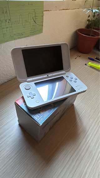 Nintendo New 2DS XL Tomodachi Life Lavanda+Caja