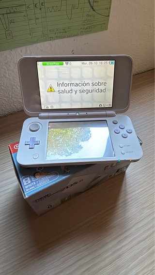 Nintendo New 2DS XL Tomodachi Life Lavanda+Caja