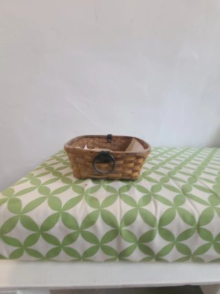 Cesta de mimbre con asa