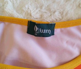 Conjunto playero bikini y top deportivo