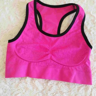 Conjunto playero bikini y top deportivo