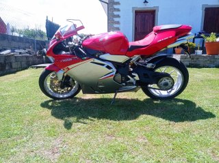 MV Agusta F4 Moto Deportiva Roja/Plata