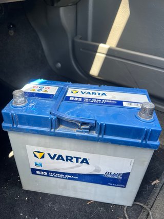Batería Varta B32 12V 45Ah 330A coche japoneses