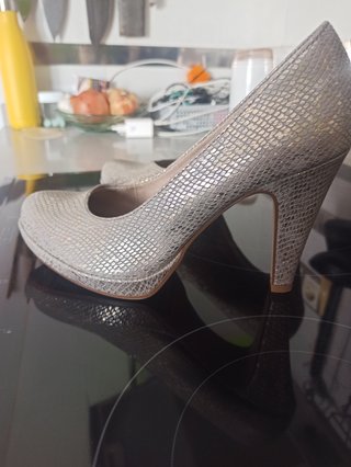 Zapatos de tacón plateados talla 38