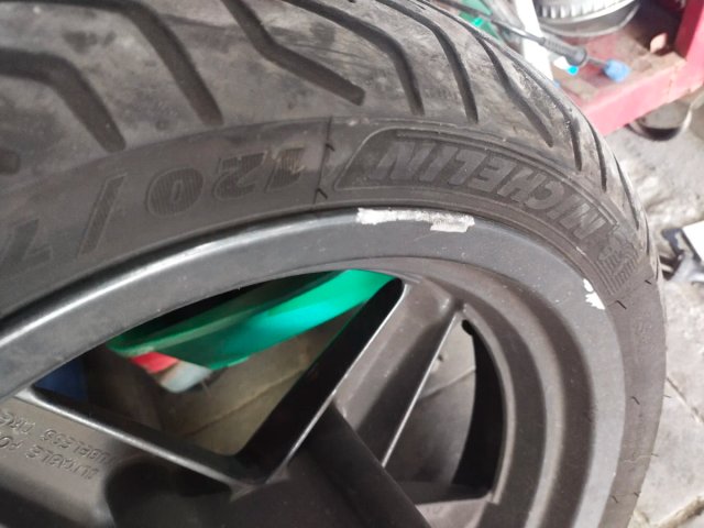 Rueda denatera yamaha xmax 125/250 Neumático Miche