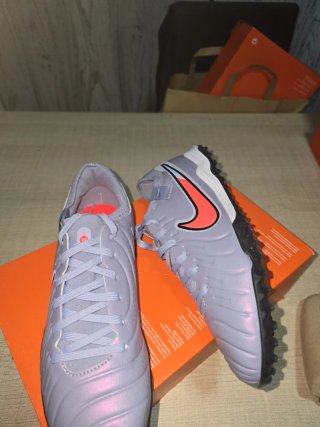 Bota Nike Fútbol Legend 10 Pro TF Gris/Rojo