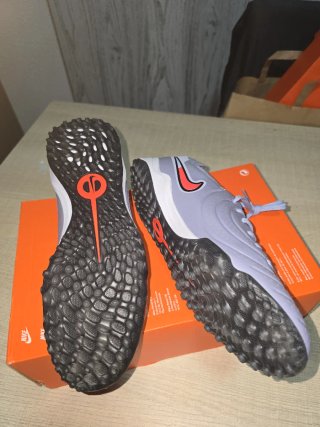 Bota Nike Fútbol Legend 10 Pro TF Gris/Rojo