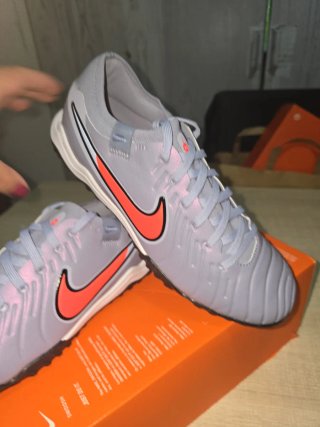 Bota Nike Fútbol Legend 10 Pro TF Gris/Rojo