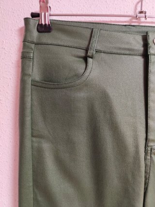Pantalones cargo de chica talla M de Shein.