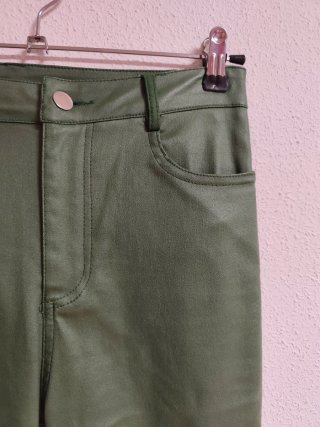 Pantalones cargo de chica talla M de Shein.