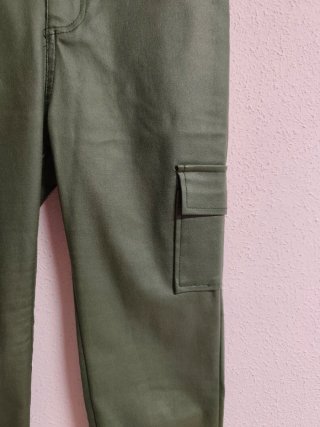 Pantalones cargo de chica talla M de Shein.
