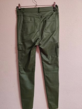 Pantalones cargo de chica talla M de Shein.
