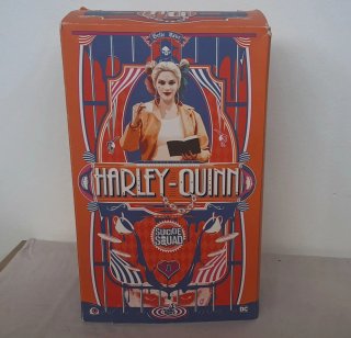 Hot Toys 1/6 Harley Quinn MMS407 Prisoner Version
