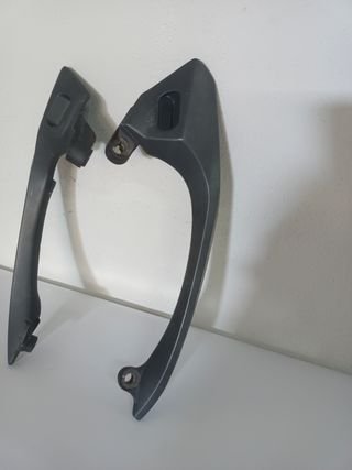Asideros traseros Sym Joymax 300i del 2013