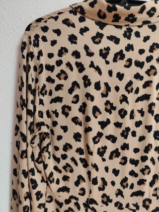 Vestido de chica talla S de Bershka.