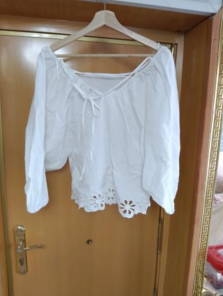 Blusa blanca con bordado