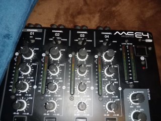 Mesa de Mezclas Akiyama MCЕ4 4 Canales USB