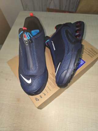 Zapatillas Nike DN Roam Azul y negro