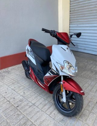 Yamaha Jog RR Scooter Roja y Blanca