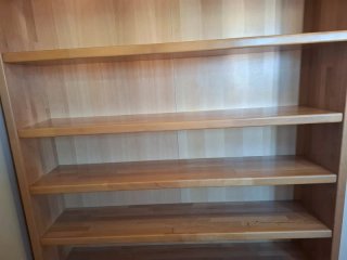 Estantería de madera maciza