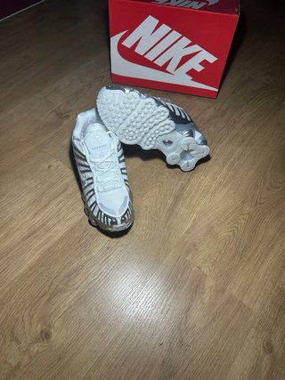 Zapatillas Nike Shox TL Plata y Blanco