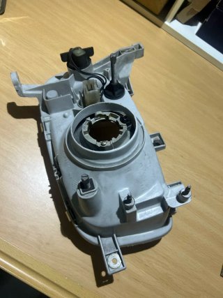 Faro delantero Nissan Micra