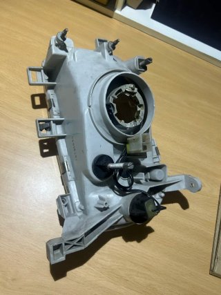 Faro delantero Nissan Micra