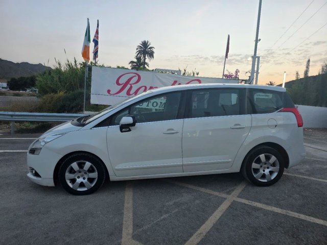 Peugeot 5008 2013