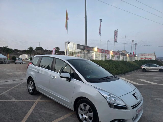 Peugeot 5008 2013