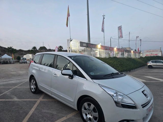 Peugeot 5008 2013