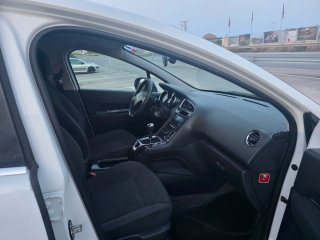 Peugeot 5008 2013