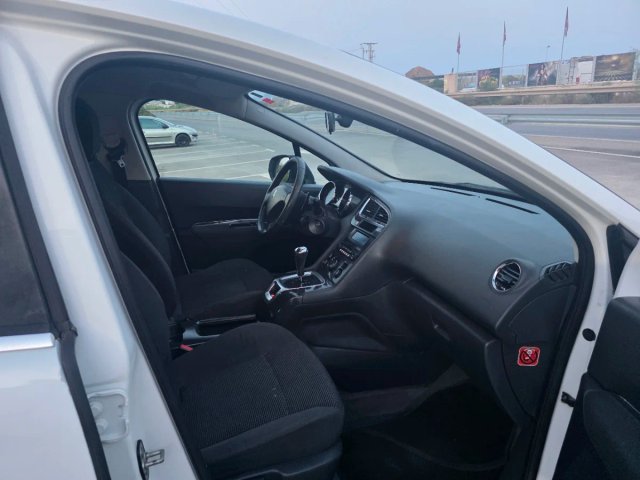 Peugeot 5008 2013