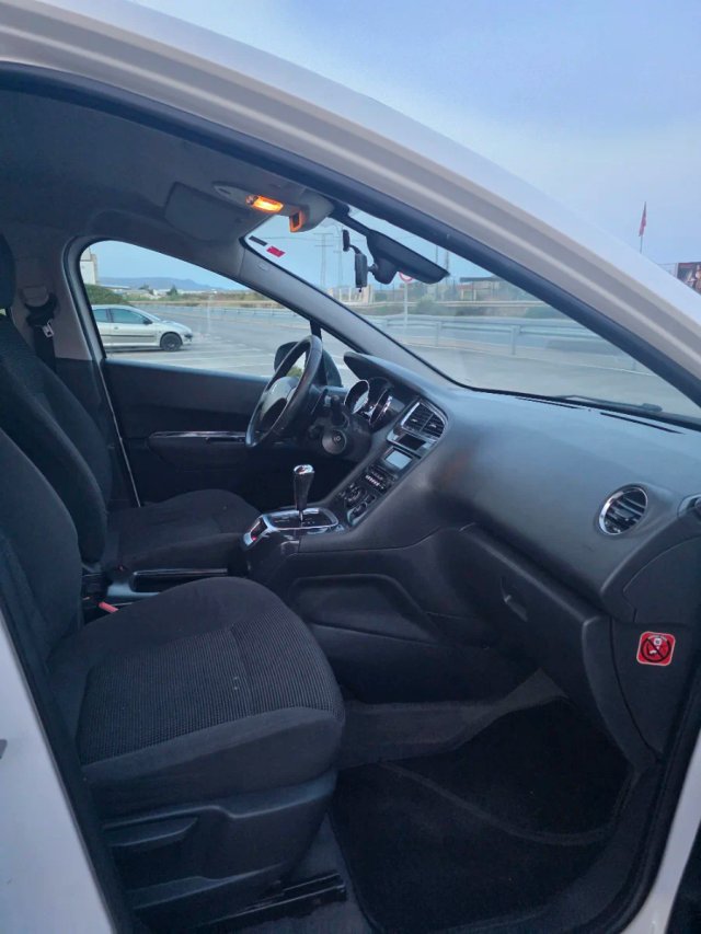 Peugeot 5008 2013