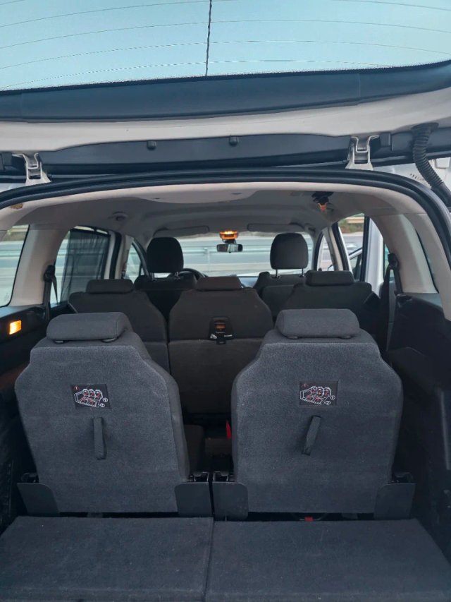 Peugeot 5008 2013