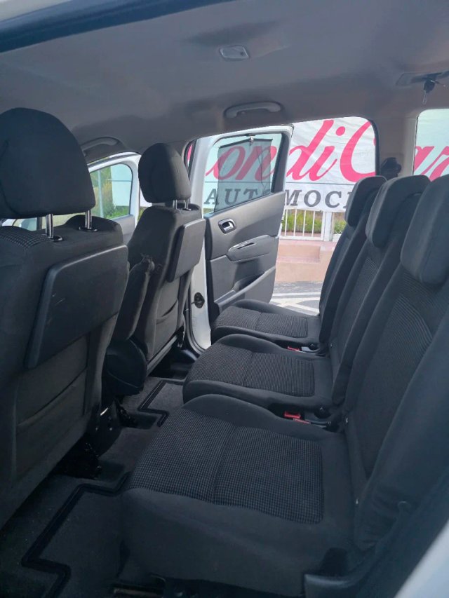 Peugeot 5008 2013