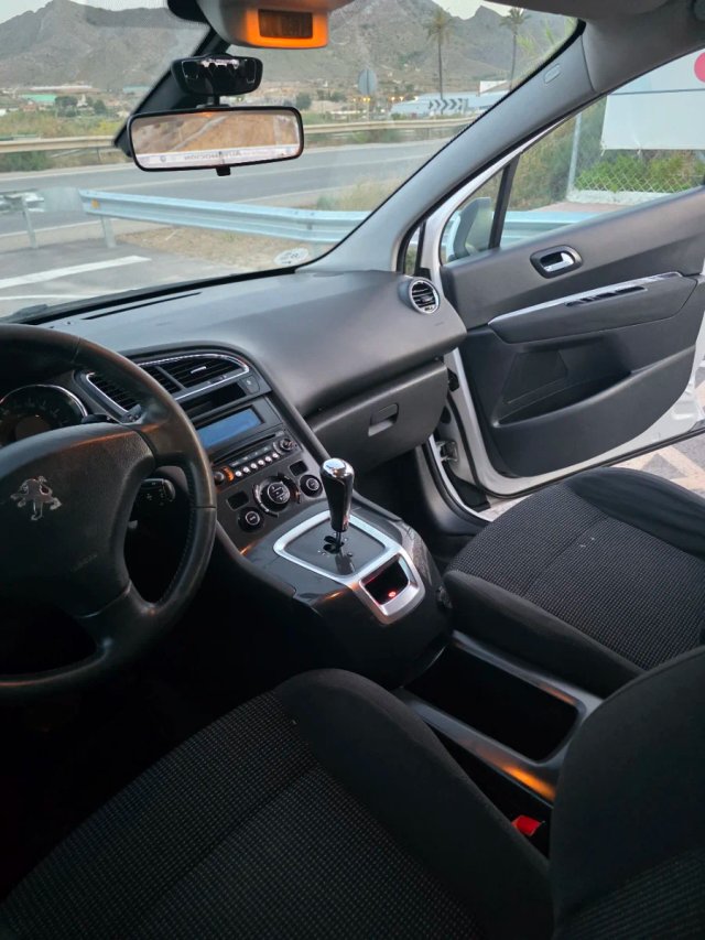 Peugeot 5008 2013