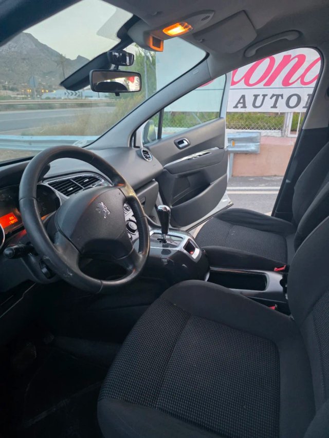Peugeot 5008 2013