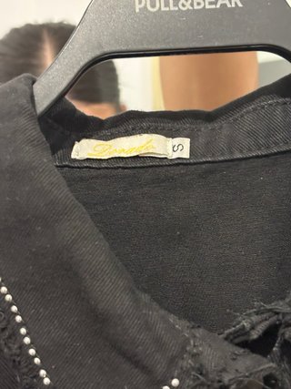 Chaqueta Pull&Bear negra con flecos