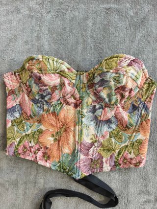 Crop top floreale in stile vintage