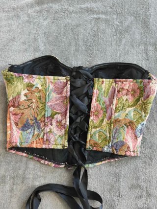 Crop top floreale in stile vintage