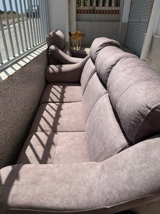 Sillón de tela beige y gris