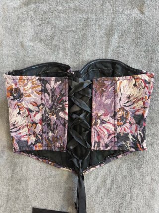 Crop top floreale viola in stile vintage