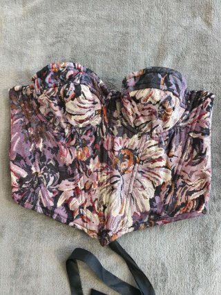 Crop top floreale viola in stile vintage